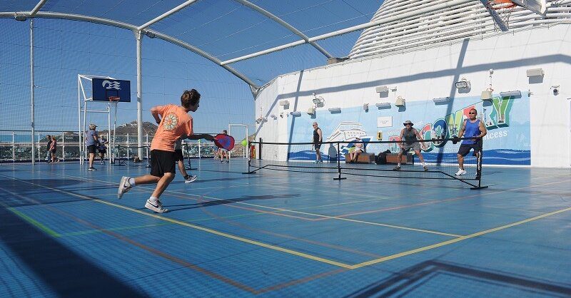 seyahat-ederken-nasil-hizli-arkadas-edinilir-pickleball-oynamayi-deneyin-ZjAsu1F5.jpg