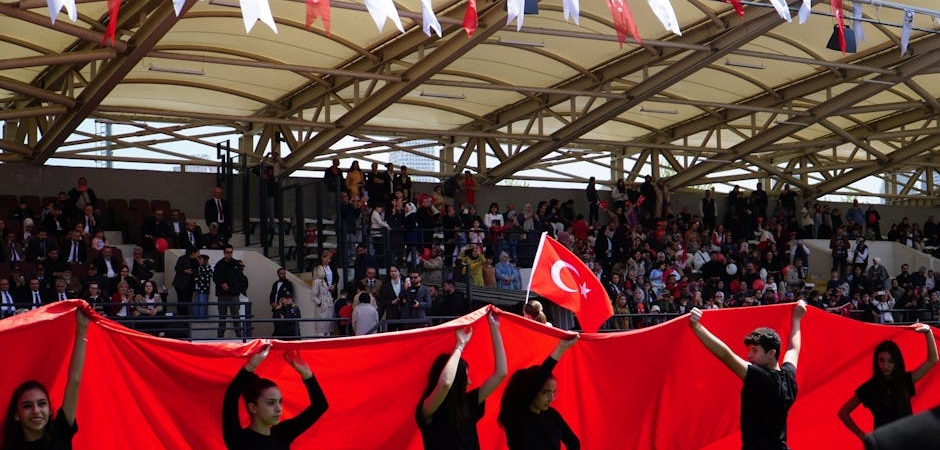 Besiktas8217tan-23-Nisan8217a-Dolmabahce8217de-Gorkemli-Kutlama-featured