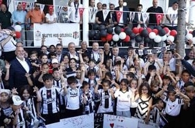 hakan-daltaban-sileli-besiktaslilarla-bulustu-19980098_amp