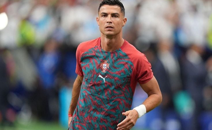 messinin-ardindan-cristiano-ronaldo-da-tarihe_35d6d07cf8_amp
