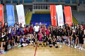 mini-kizlar-voleybol-musabakalari-sona-erdi-19978745_amp